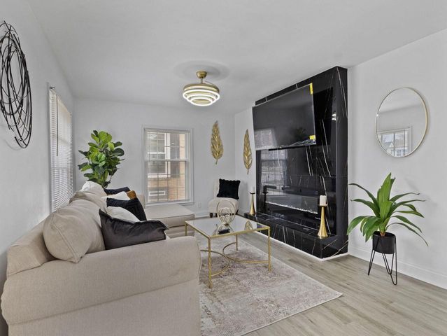 7018 W Hampton AVENUE, Milwaukee, WI 53218