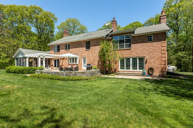16 Cider Mill Road, Burlington, CT 06013