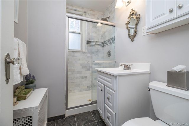 12 Hamilton Place B6, Garden City, NY 11530