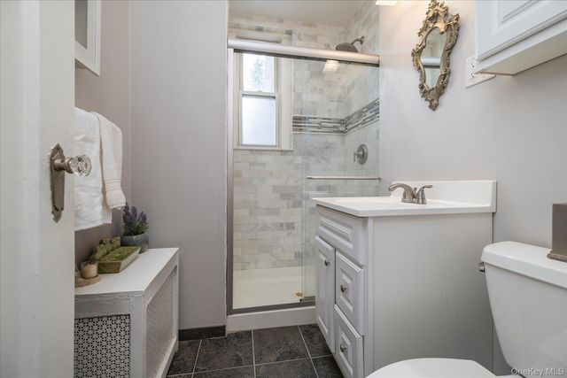 12 Hamilton Place B6, Garden City, NY 11530