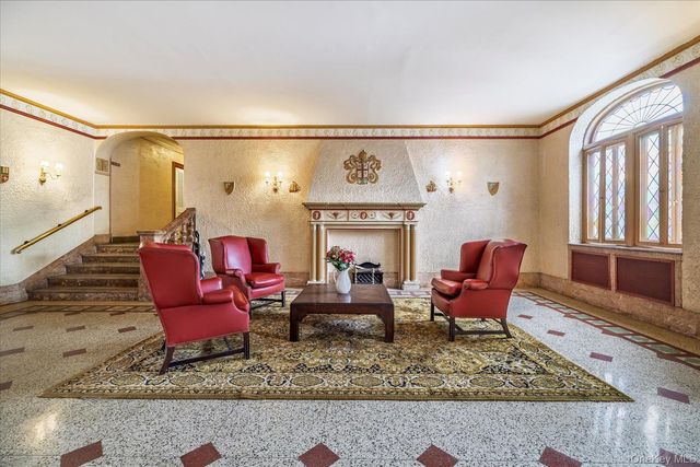 12 Hamilton Place B6, Garden City, NY 11530