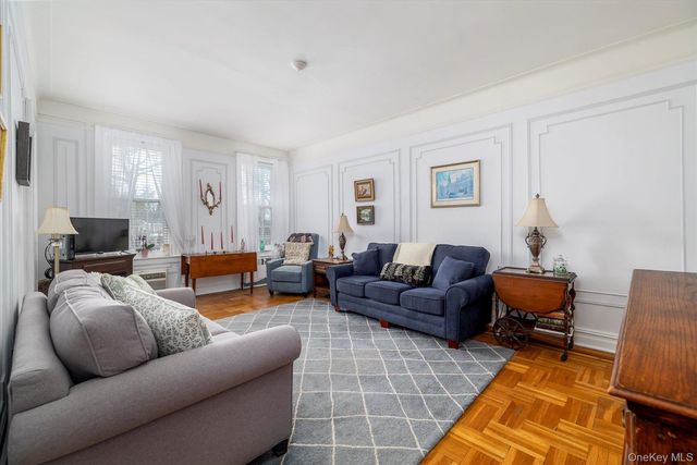 12 Hamilton Place B6, Garden City, NY 11530