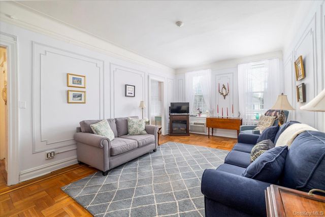 12 Hamilton Place B6, Garden City, NY 11530