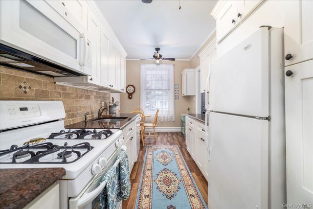 12 Hamilton Place B6, Garden City, NY 11530