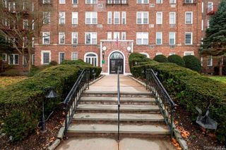 12 Hamilton Place B6, Garden City, NY 11530