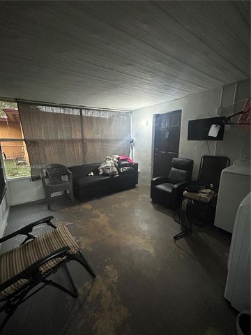 1080 NW 121st St, North Miami, FL 33168