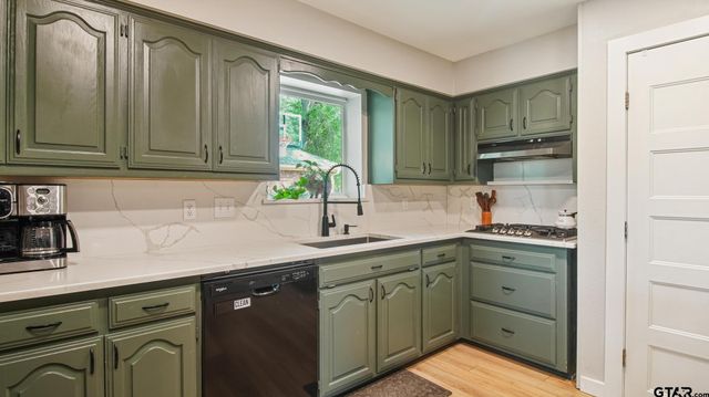 210 Pat Dr, Mineola, TX 75773