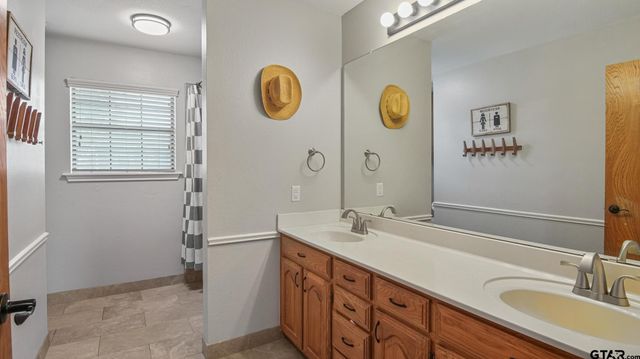 210 Pat Dr, Mineola, TX 75773