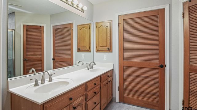 210 Pat Dr, Mineola, TX 75773