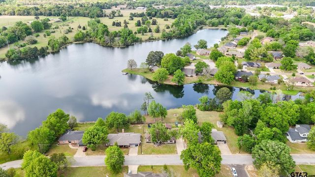 210 Pat Dr, Mineola, TX 75773