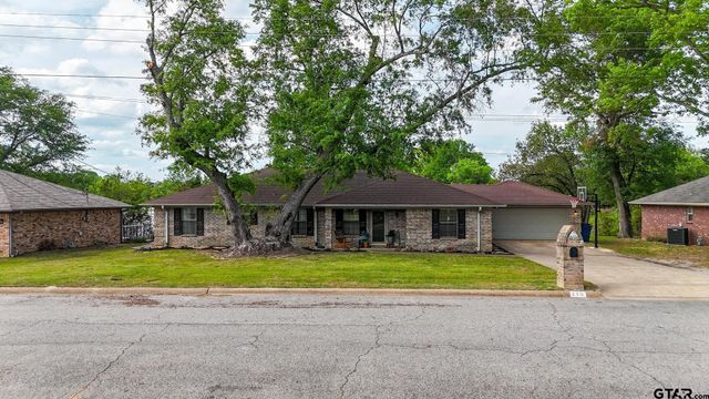 210 Pat Dr, Mineola, TX 75773