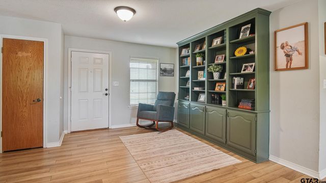 210 Pat Dr, Mineola, TX 75773