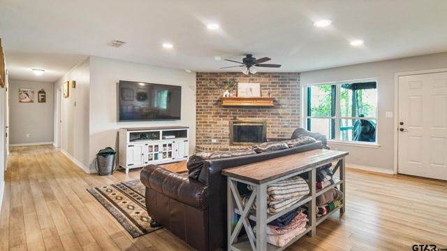 210 Pat Dr, Mineola, TX 75773