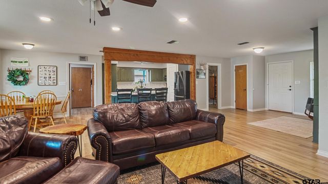 210 Pat Dr, Mineola, TX 75773