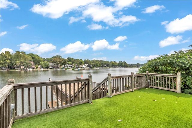 27 Beach Drive, Lake Tapawingo, MO 64015