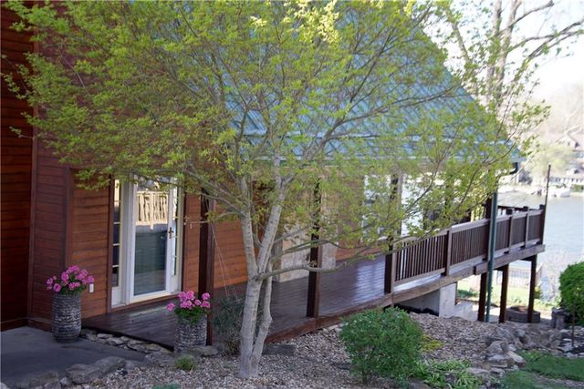 27 Beach Drive, Lake Tapawingo, MO 64015