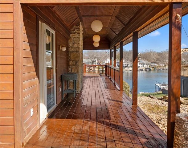 27 Beach Drive, Lake Tapawingo, MO 64015