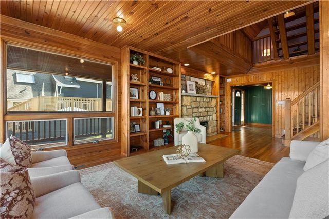 27 Beach Drive, Lake Tapawingo, MO 64015