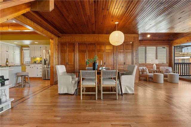 27 Beach Drive, Lake Tapawingo, MO 64015