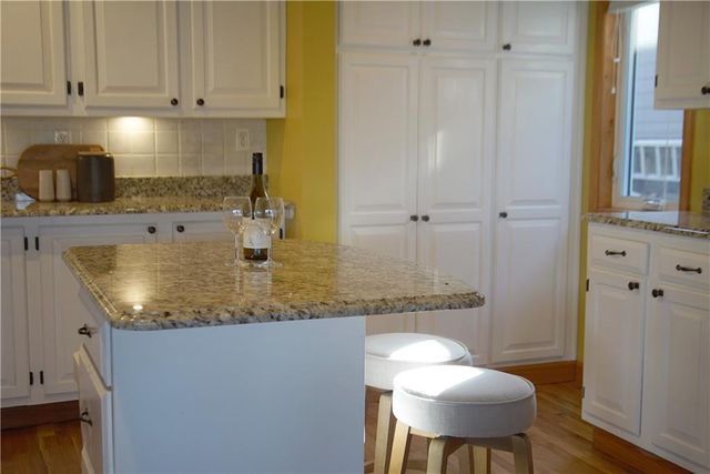 27 Beach Drive, Lake Tapawingo, MO 64015