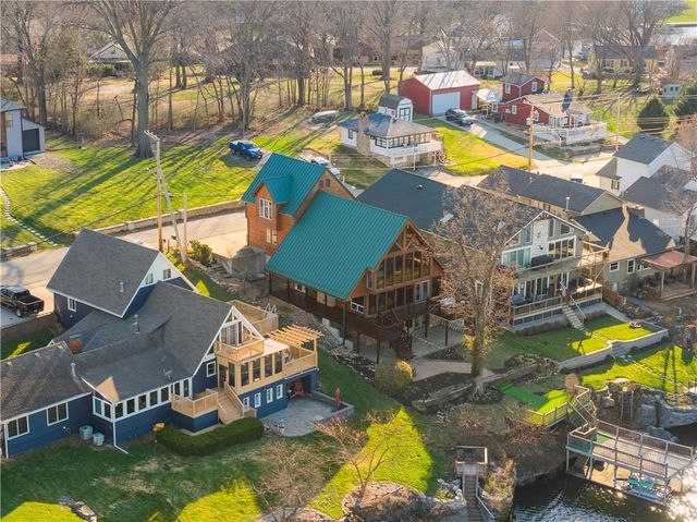 27 Beach Drive, Lake Tapawingo, MO 64015