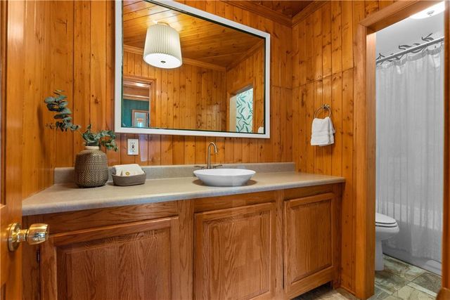 27 Beach Drive, Lake Tapawingo, MO 64015