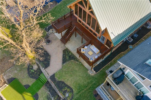 27 Beach Drive, Lake Tapawingo, MO 64015