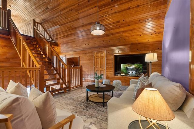27 Beach Drive, Lake Tapawingo, MO 64015