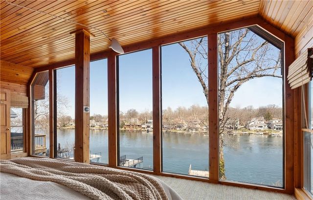 27 Beach Drive, Lake Tapawingo, MO 64015