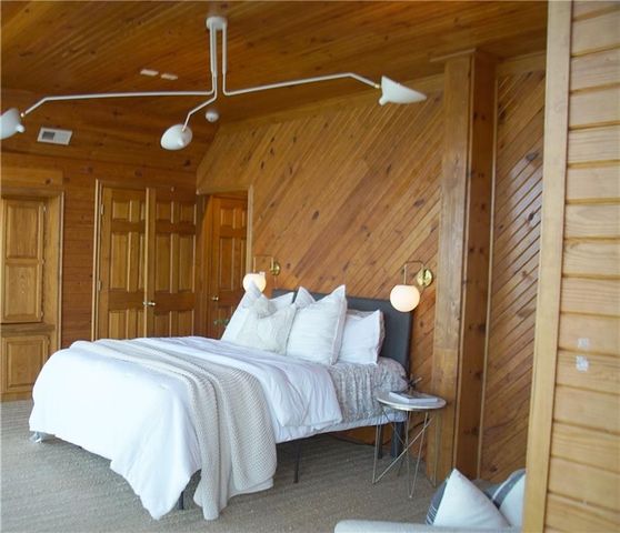 27 Beach Drive, Lake Tapawingo, MO 64015