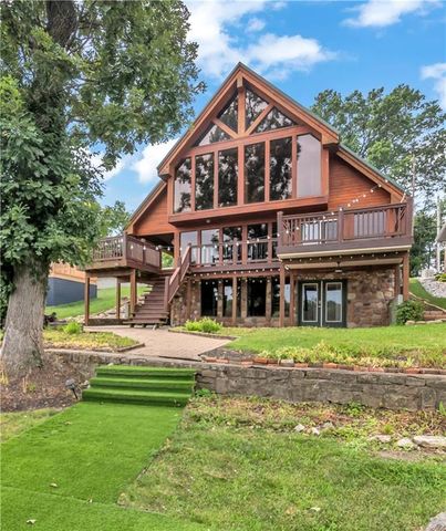 27 Beach Drive, Lake Tapawingo, MO 64015