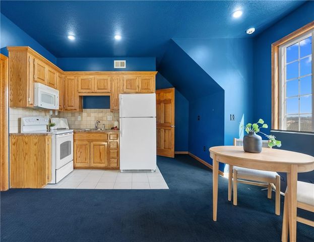 27 Beach Drive, Lake Tapawingo, MO 64015