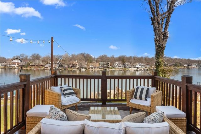 27 Beach Drive, Lake Tapawingo, MO 64015