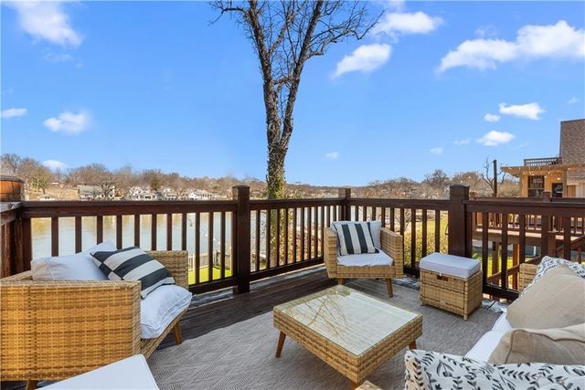 27 Beach Drive, Lake Tapawingo, MO 64015