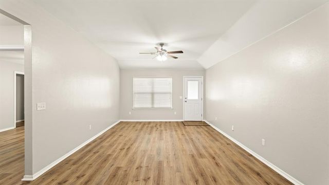 621 Christian Lane, Yukon, OK 73099