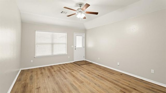 621 Christian Lane, Yukon, OK 73099