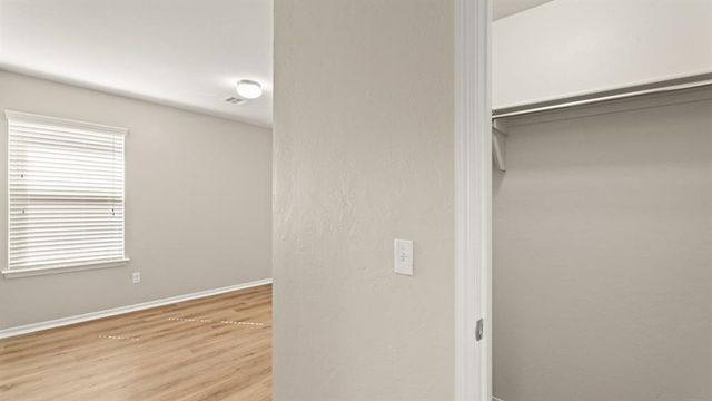 621 Christian Lane, Yukon, OK 73099