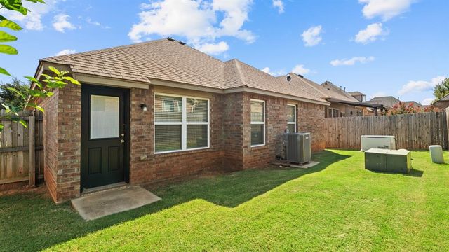 621 Christian Lane, Yukon, OK 73099