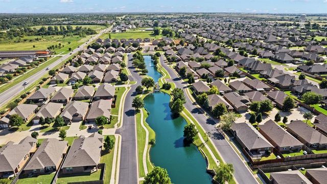 621 Christian Lane, Yukon, OK 73099