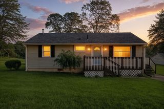 293 Laurelton St, Springfield, MA 01109