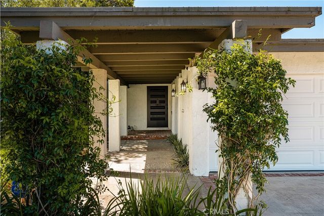 525 Vista Flora, Newport Beach, CA 92660