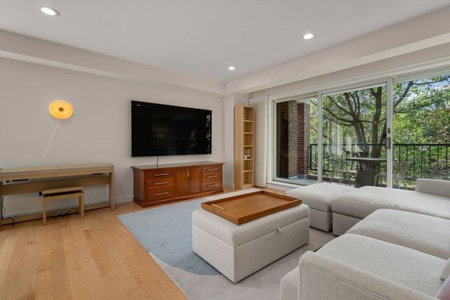 130 Mount Auburn St 309, Cambridge, MA 02138