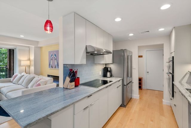 130 Mount Auburn St 309, Cambridge, MA 02138