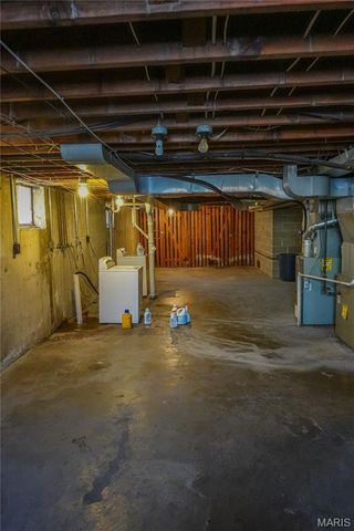 6957 Chippewa Street, St Louis, MO 63109