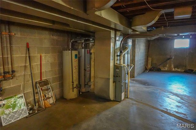 6957 Chippewa Street, St Louis, MO 63109