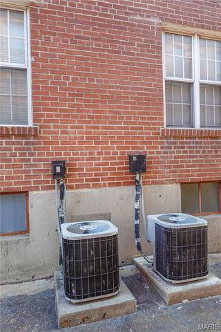 6957 Chippewa Street, St Louis, MO 63109