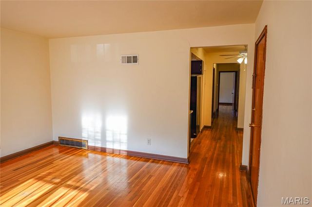 6957 Chippewa Street, St Louis, MO 63109