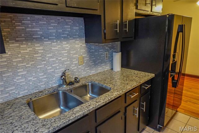 6957 Chippewa Street, St Louis, MO 63109