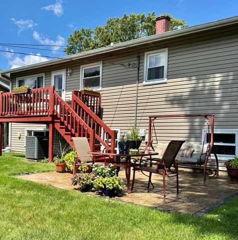 1205 E Ironwood Drive, Mount Prospect, IL 60056