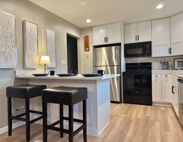 1205 E Ironwood Drive, Mount Prospect, IL 60056